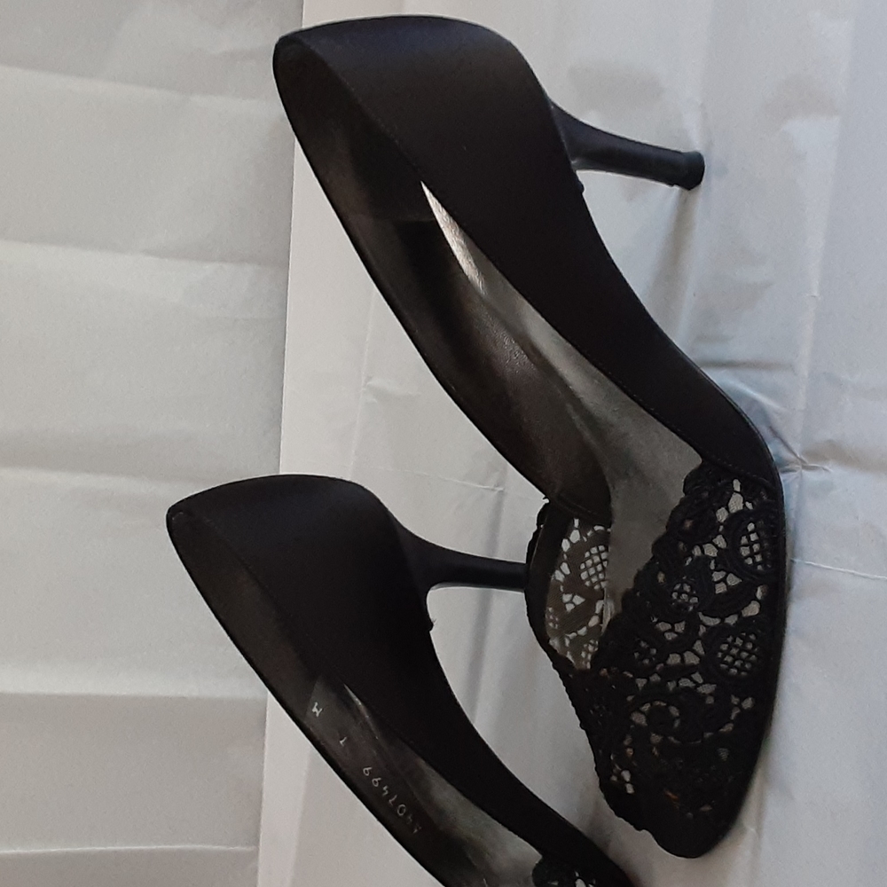 Stuart weitzman black shoes, size 7 1/2, heel 2.75 inch (7cm). Pre-owned.